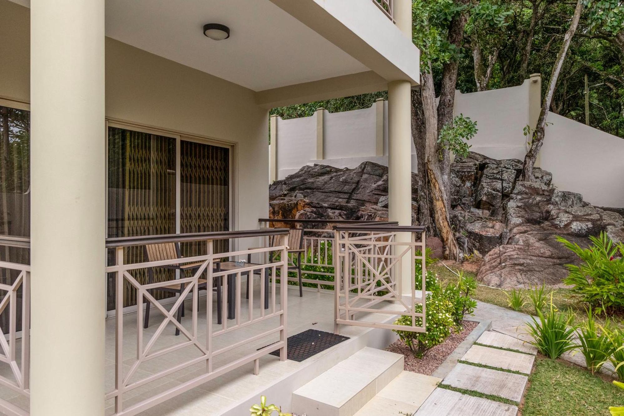 Sahaj Holiday Apartments Baie Sainte Anne Exterior photo